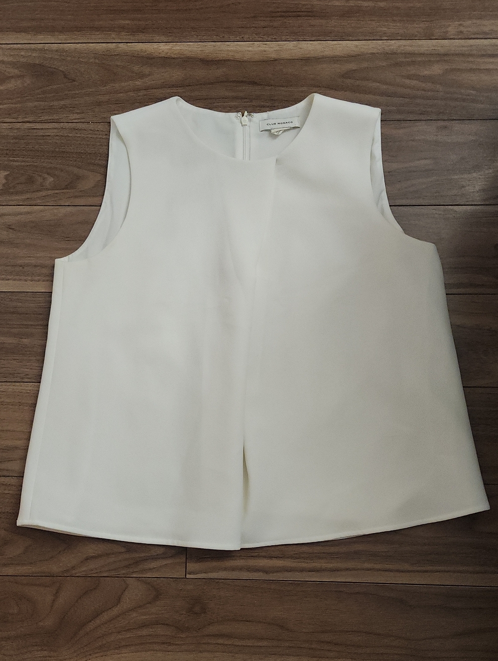 🔥Club Monaco White Sleeveless Pleat Front Top